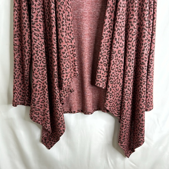 Bobeau Cardigan Women’s Maroon Cheetah Cardigan Size Medium - Picture 3 of 8